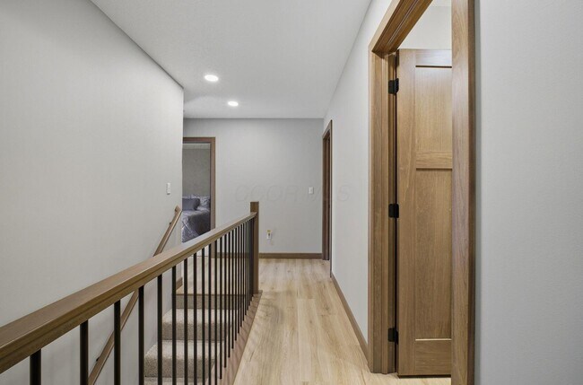 Building Photo - 557 Cannondale Ave