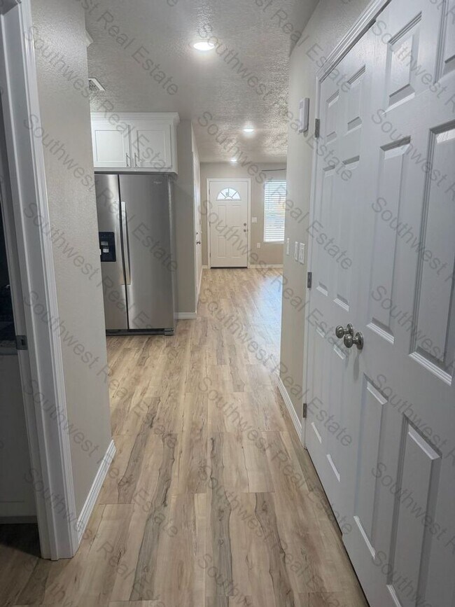 Building Photo - 1317 Mission Dr