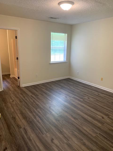 Building Photo - "Charming 2-Bed, 2-Bath Duplex in Wintervi...