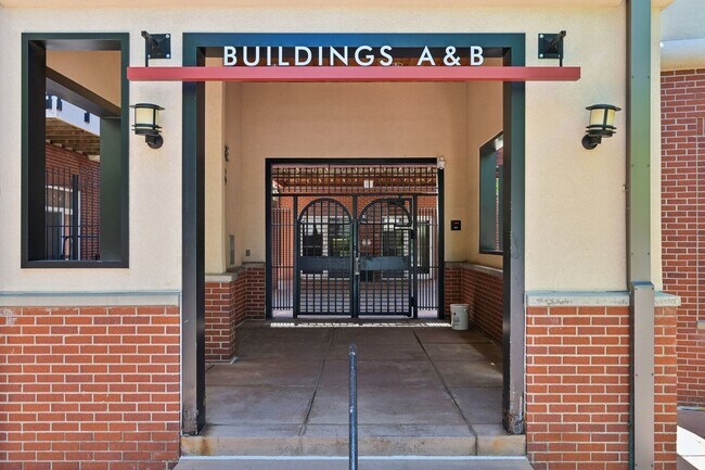 Building Photo - 5677 S Park Pl