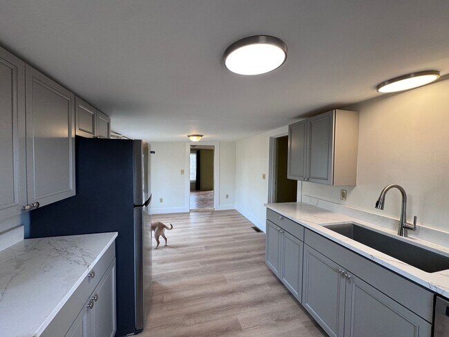 Building Photo - Woodfin - 1920's Cottage