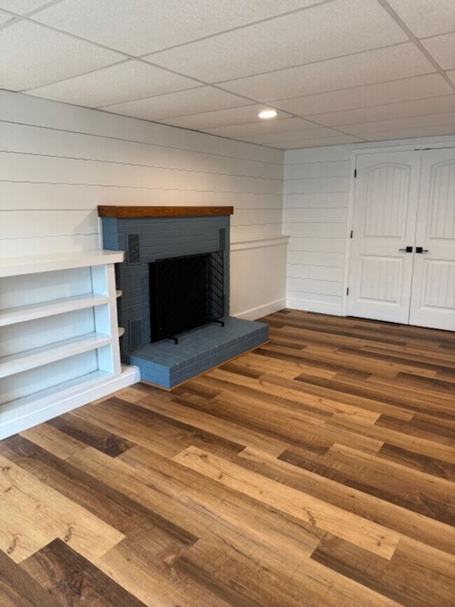 Building Photo - Beautiful remodeled home
