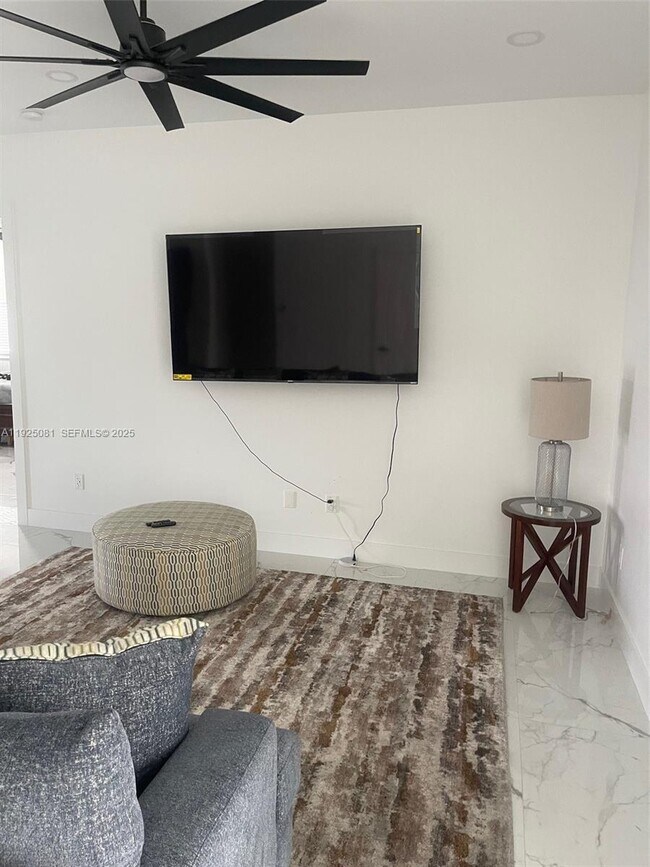 Building Photo - 321 Briggs