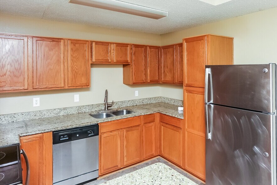 Building Photo - 7325 Meadows Dr N