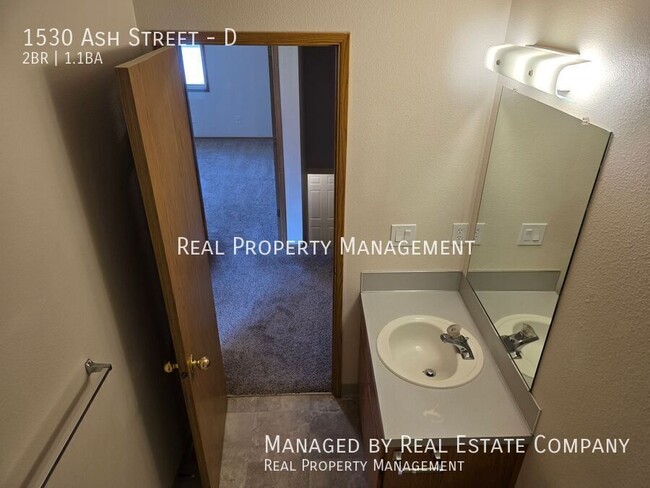 Building Photo - 1530 Ash St