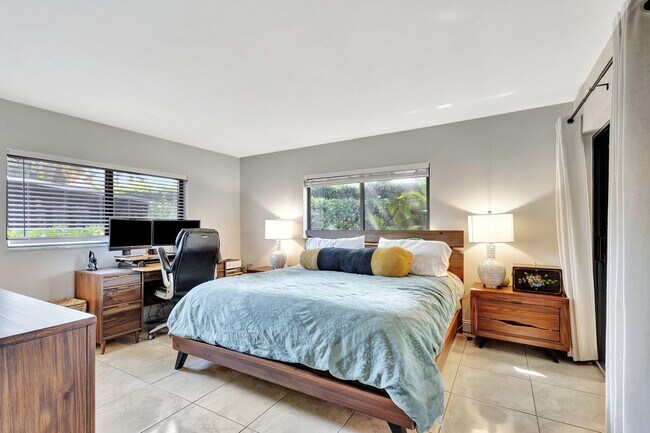 Building Photo - 932 Evergreen Dr