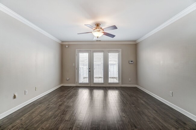 Building Photo - Charming Townhome in Sought-After Williams...