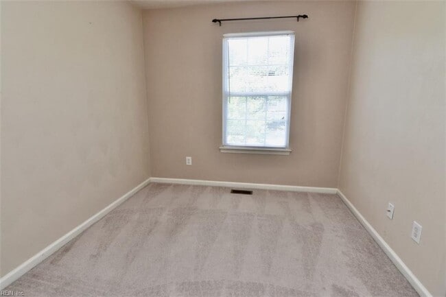 Building Photo - 145 Horse Run Dr