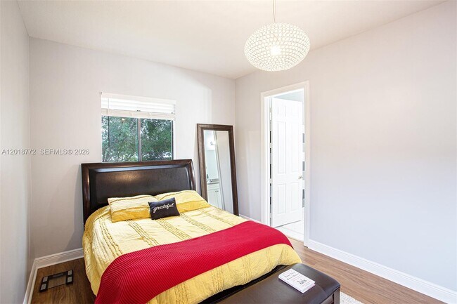 Building Photo - 2412 Venetian Way