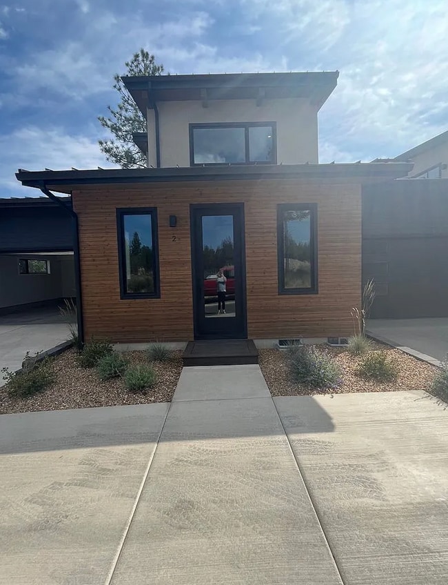 Building Photo - M713