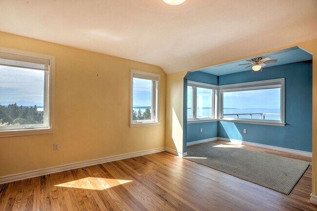 Building Photo - Stunning North Beach 4 bedroom, 3.5 bath with breathtaking view.
