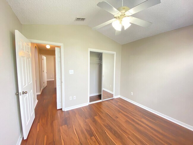 Building Photo - View this home today and Move in July 3rd!...