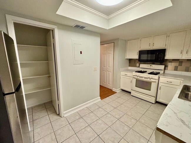 Building Photo - 57 Doranne Ct