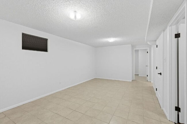 Building Photo - Charming Basement Apartment with Modern Finishes and Flat-Rate Utilities