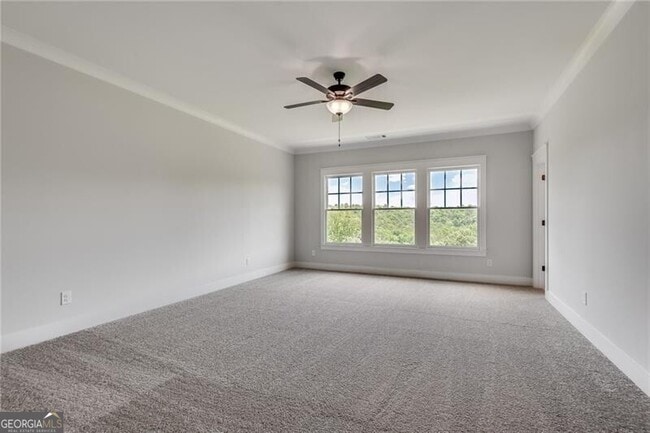 Building Photo - 425 Maplewood Dr