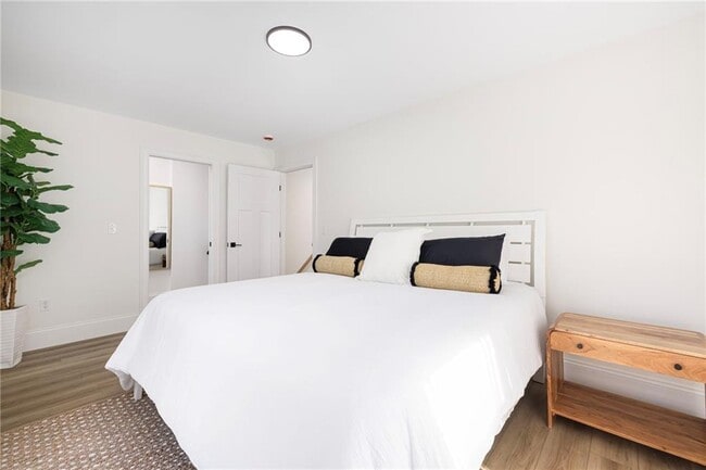 Building Photo - 50 S County Trl