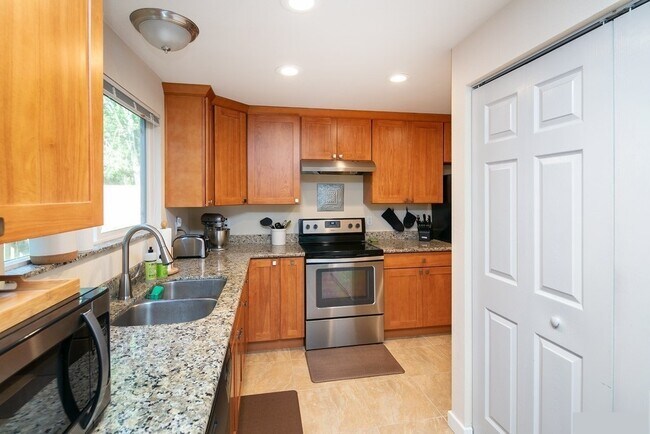 Kitchen with stainless steel appliances - 17729 NE 88th Pl
