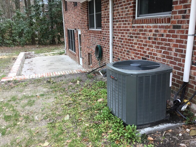 Building Photo - 312 Harvey Cir
