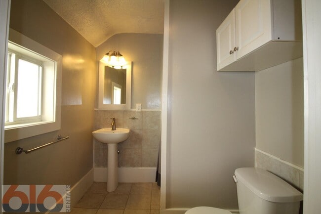 Building Photo - 819 Douglas St NW