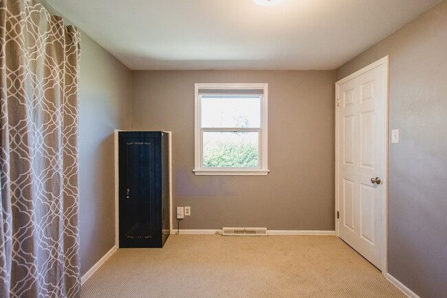 Building Photo - New Finishes in this Home on a Large Lot with Covered Parking and AIR CONDITIONING! MOVE IN READY!