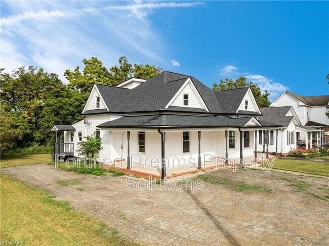 Primary Photo - 608 Montgomery St