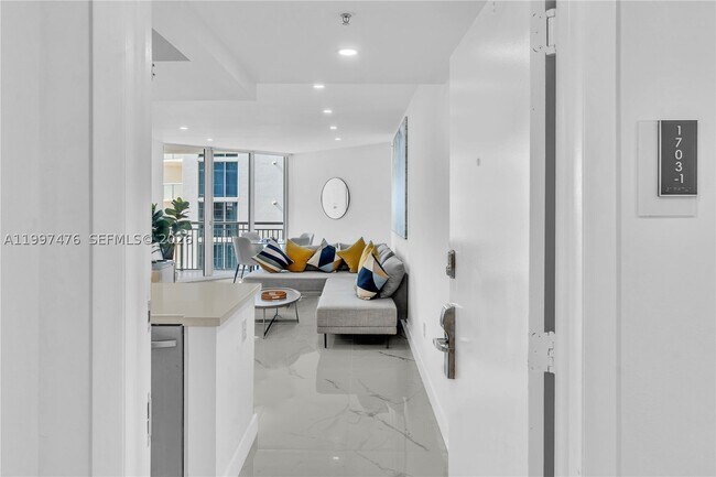 Building Photo - 17375 Collins Ave