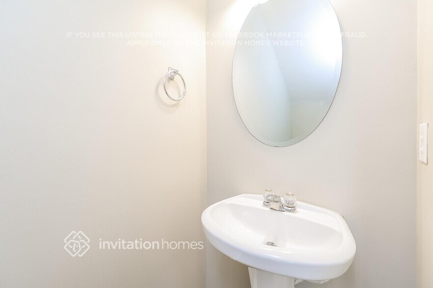 Building Photo - 9409 Dewey Dr