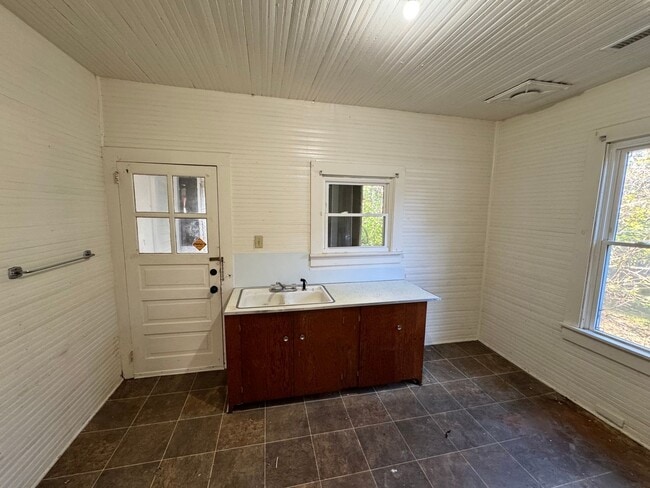 Building Photo - 2/1 House in Downtown Shelby, NC