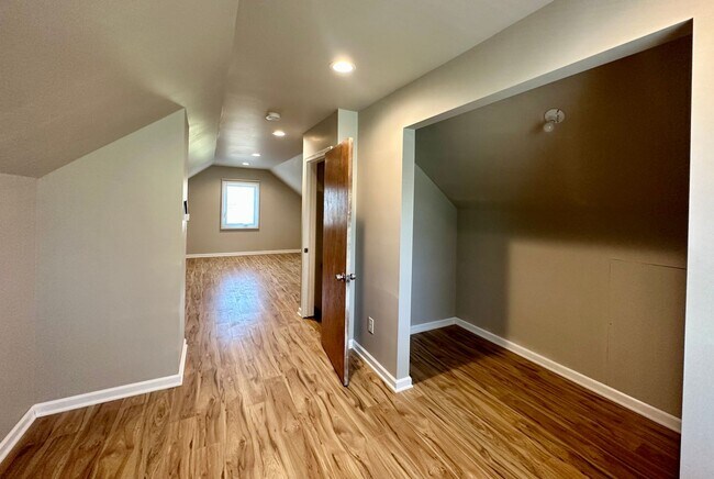 Building Photo - Charming 3 Bedroom/1 Bathroom Home in Essex, Baltimore, MD!
