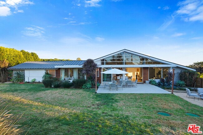 Building Photo - 30479 Morning View Dr