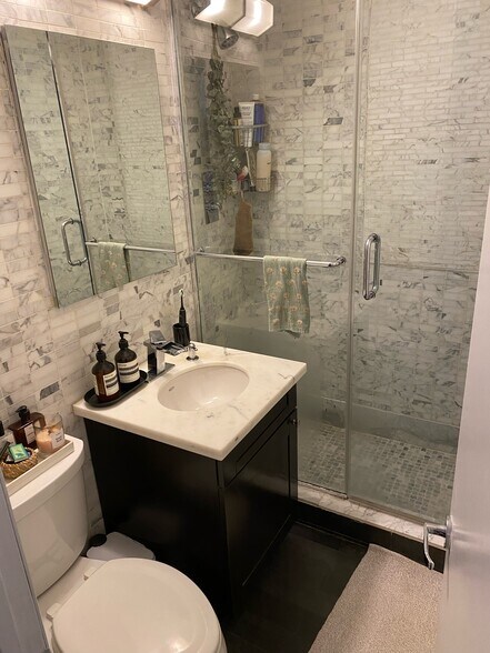 Building Photo - 77 E 12th St