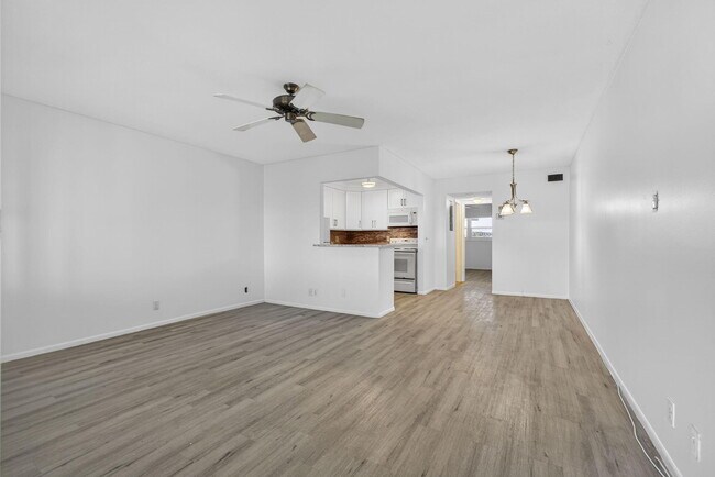 Building Photo - 100 Shore Ct