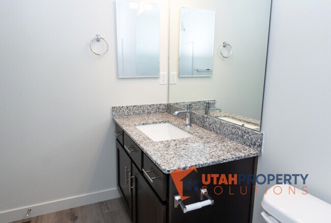 Building Photo - 952 W 500 S