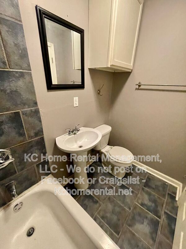 Building Photo - 1108 W 41st Terrace