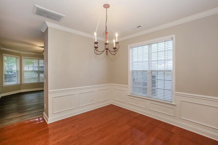 Building Photo - 15513 Crossing Gate Dr