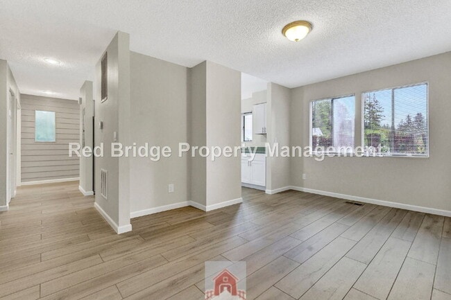 Building Photo - 17036 NE Oregon St