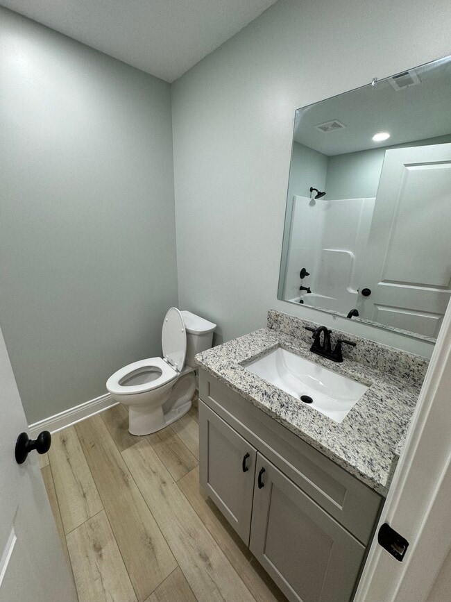 Building Photo - 857 Elmdale Rd