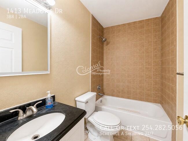 Building Photo - 1413 Meadows Dr