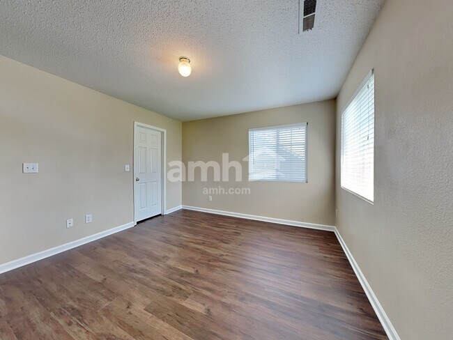 Building Photo - 221 Timberwood Dr