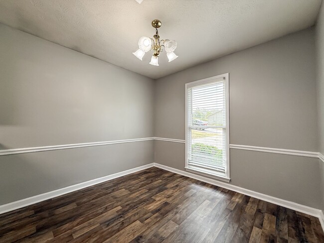 Building Photo - 5001 Sequoia Dr