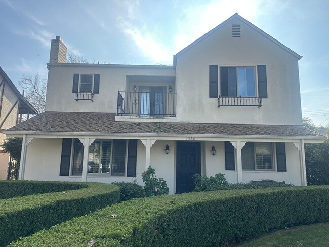 Building Photo - 4 Bedroom 3 Bathroom Land Park Home