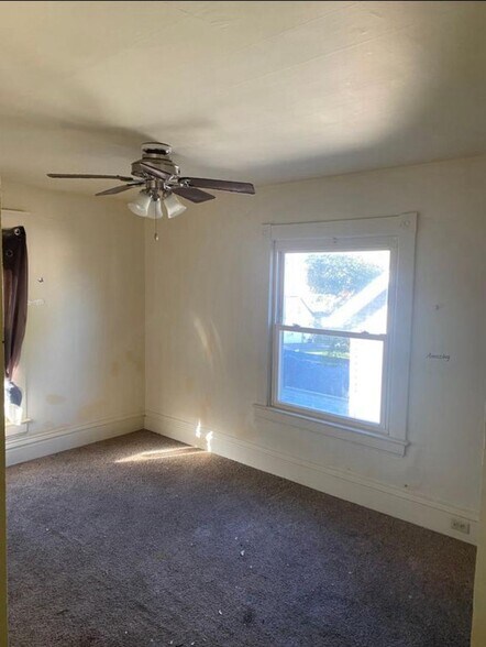 Building Photo - 384 Meek St