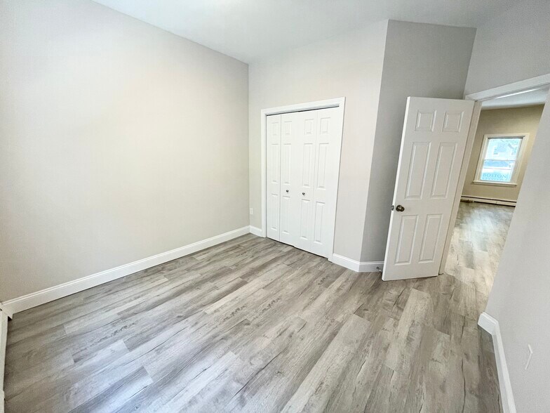 Building Photo - 182 Bolton St