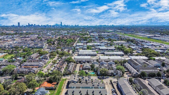 Building Photo - 3750 Tanglewilde St