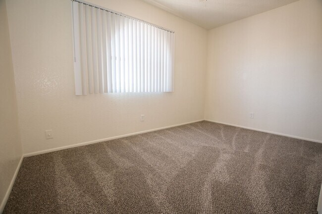 Building Photo - Charming Property Features 3 Bedrooms, 2 Baths, Central A/C!!