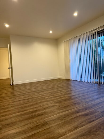 Building Photo - 1339 N Hobart Blvd