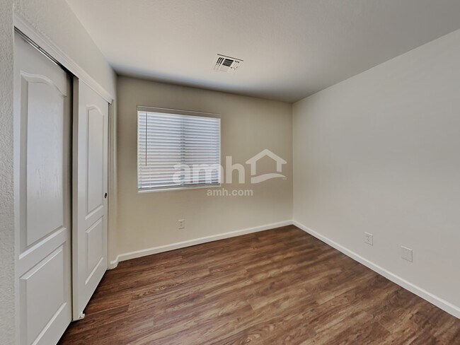 Building Photo - 13158 W Clarendon Ave