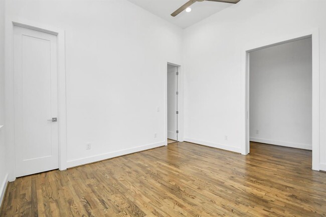 Building Photo - 732 W 22nd St