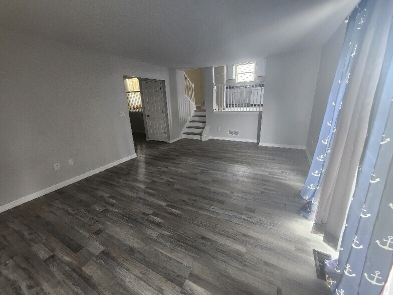 Building Photo - 966 Robmeyer Dr