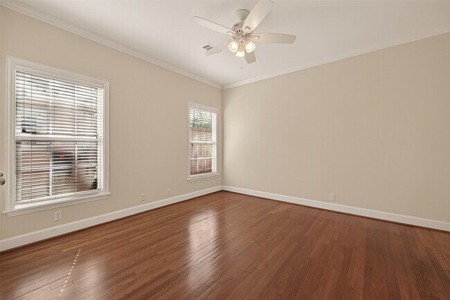 Building Photo - 2405 Southgate Blvd